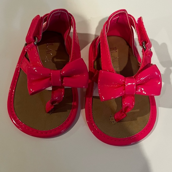 Children’s Place Hot Pink Patent Velcro closure baby sandals -size 3 months - Picture 2 of 4